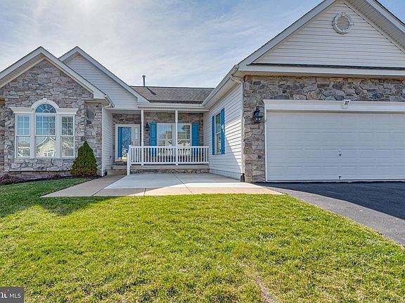 2nd image of 32 Sylvia Cir