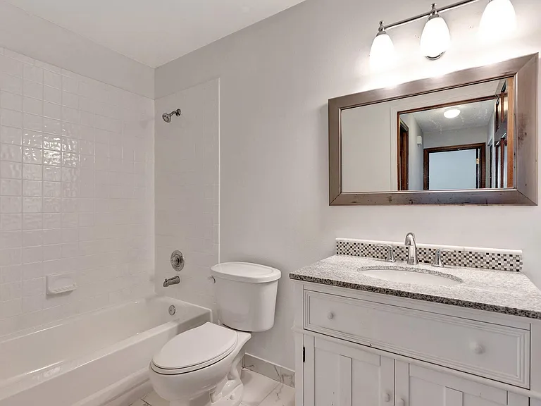 6149 Foster St — Photo 16