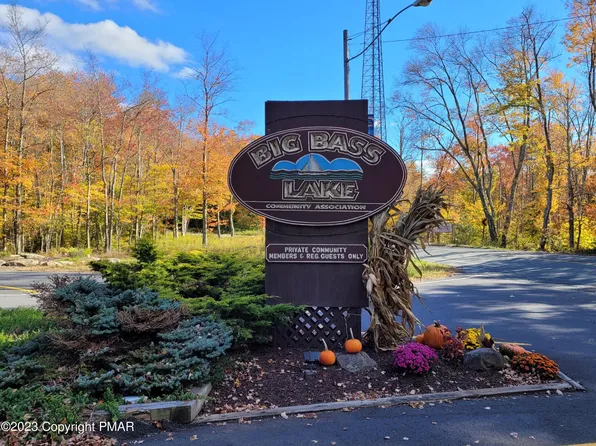 485 W Creek View Dr, Gouldsboro, PA 18424