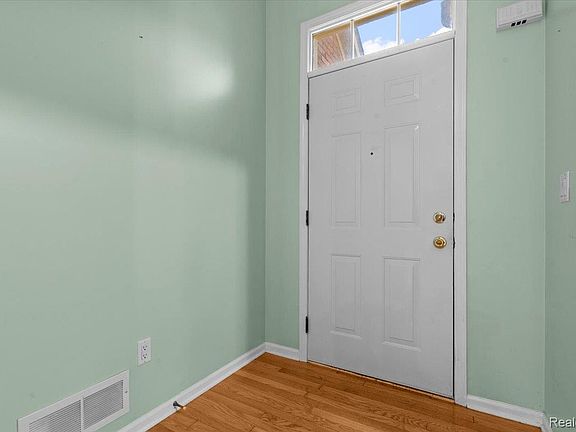 5th image of 48840 Stonebriar Dr