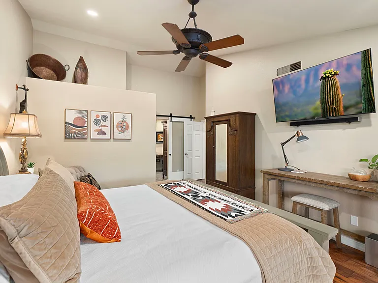 372 W Amoroso Dr — Photo 56
