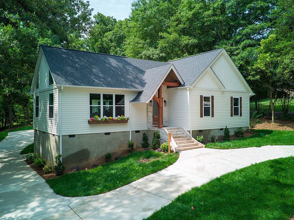 34 Nora Dr
