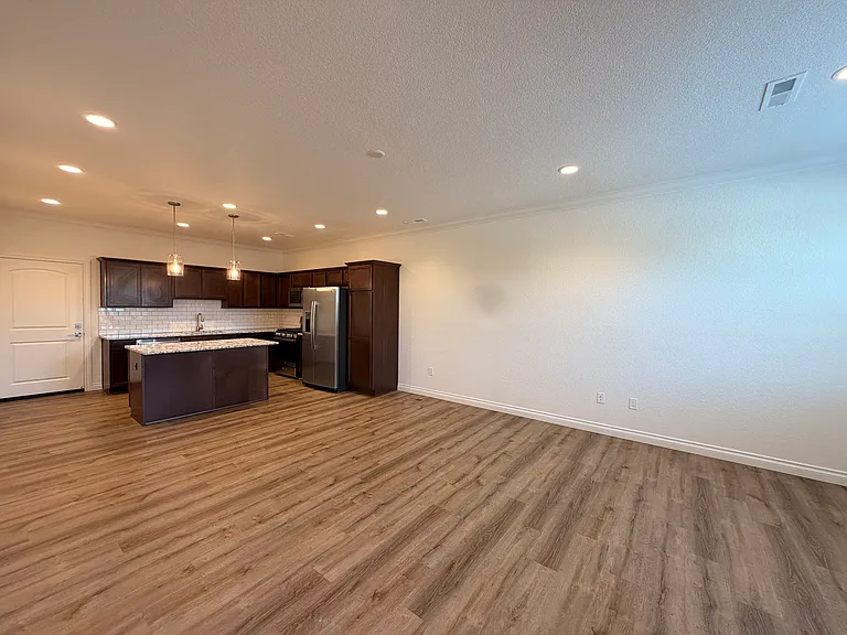 18659 Village Center Dr — Photo 4