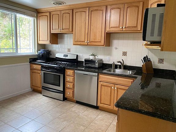3rd image of 322 Mangels Ave