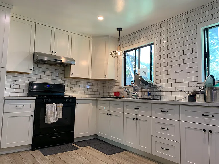 Campana Ave — Photo 9