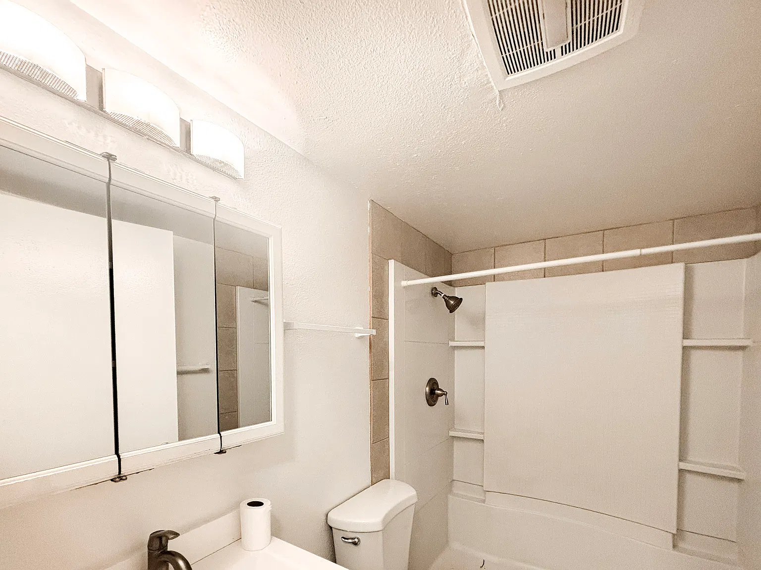 2 bed, 1302 sqft, $2,430 — Photo 4