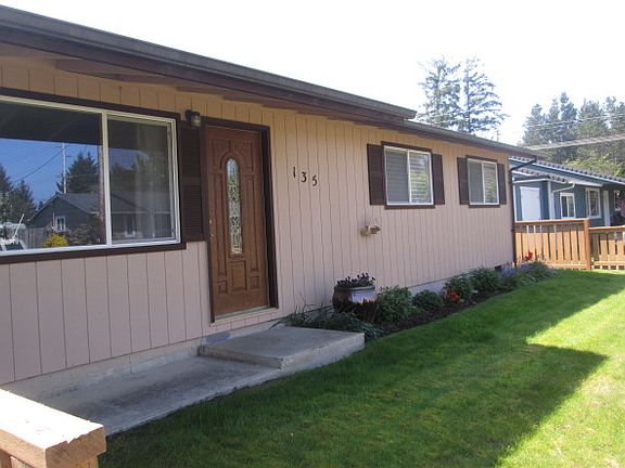 3rd image of 135 SE Salmon St