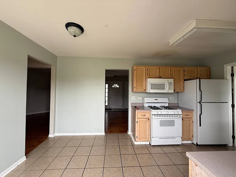 725 Daybreak Ln — Photo 6