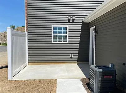 29-39 Skip Lane - 31 — Photo 3