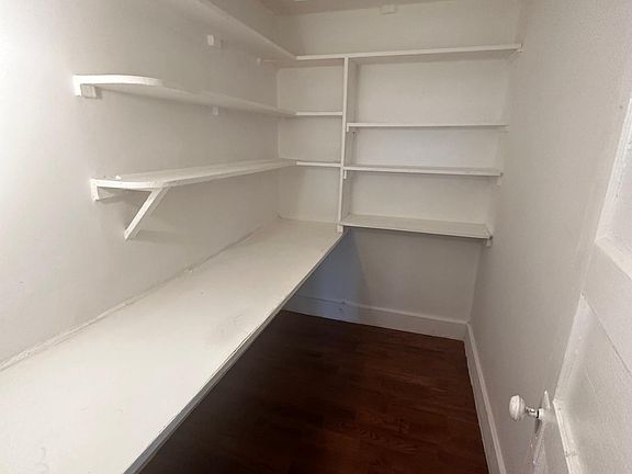 Walk in pantry