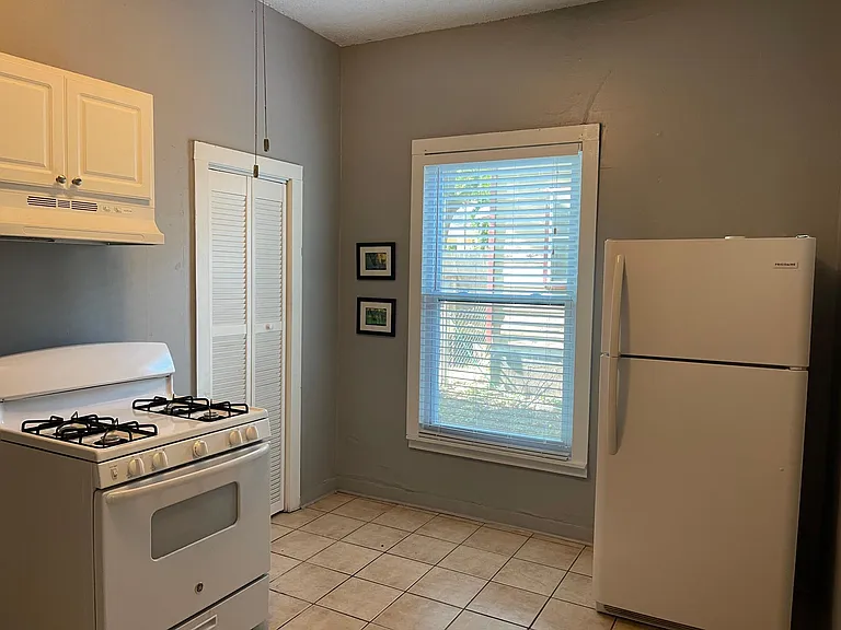112 N Rembert St — Photo 11
