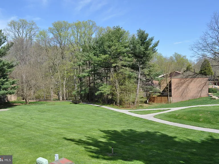 6091 Majors Ln #6 — Photo 7