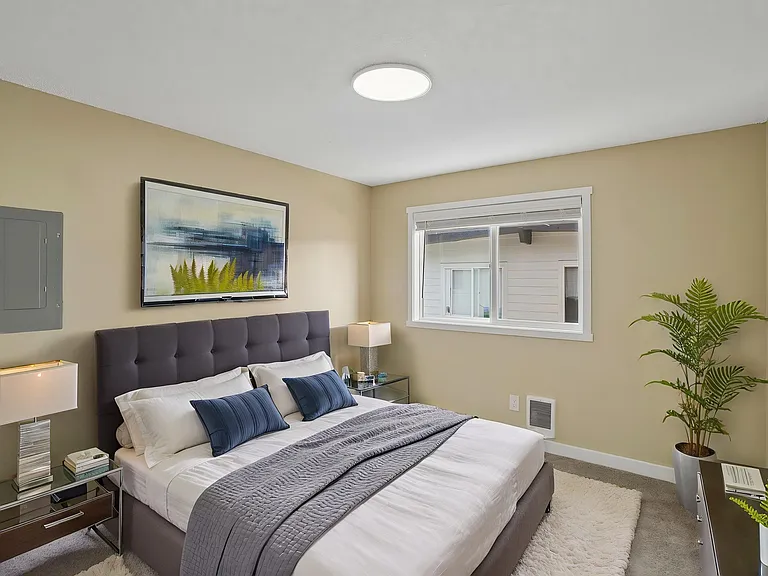 Sunset Highlands Apartments — Photo 21