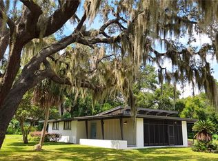 126 E Cypress Ave, Howey In The Hills, FL 34737