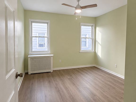 3rd image of 15 Roosevelt St Floor 1