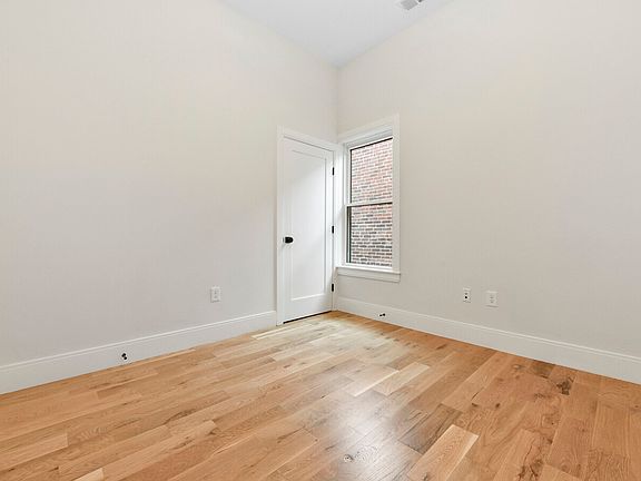 3rd image of 198 Maverick St #3