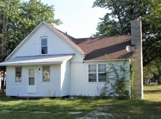 404 S Walnut St #62076, Ohlman, IL 62076