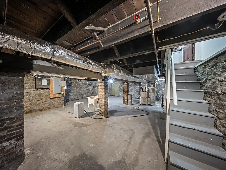 37 W 3rd Ave — Photo 32