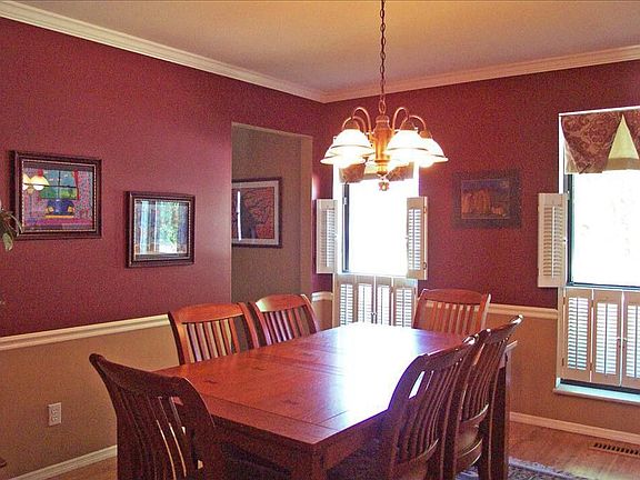 3rd image of 335 Oakleigh Woods Dr