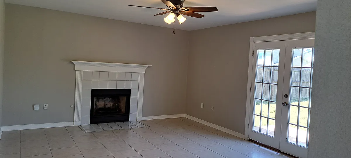 Building Photo - 6144 Clearwater Dr