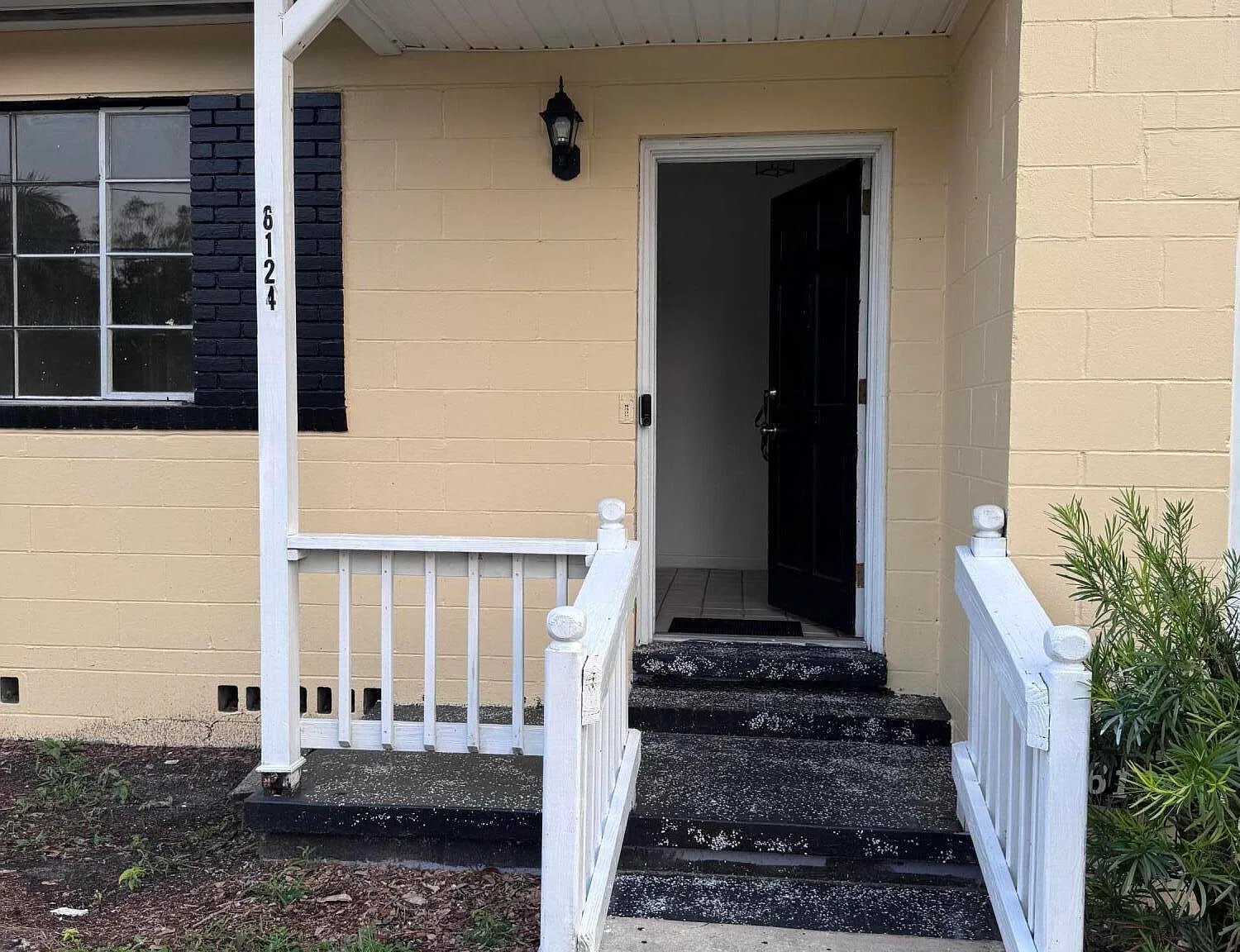 3 bed, 2.5 bath, 1929 sqft, $1,950 — Photo 2