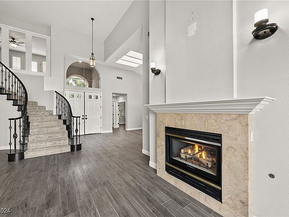 4th image of 2020 Aspen Oak St