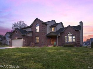 57 Crestfield Ave, Troy, MI 48085
