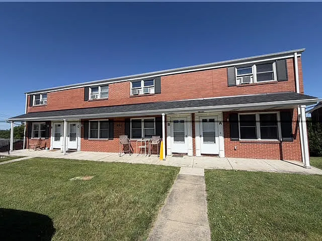 550 Elm St #A — Photo 1