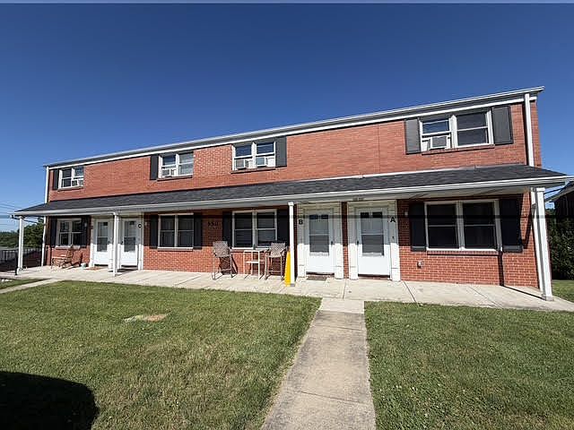 1st image of 550 Elm St APT A