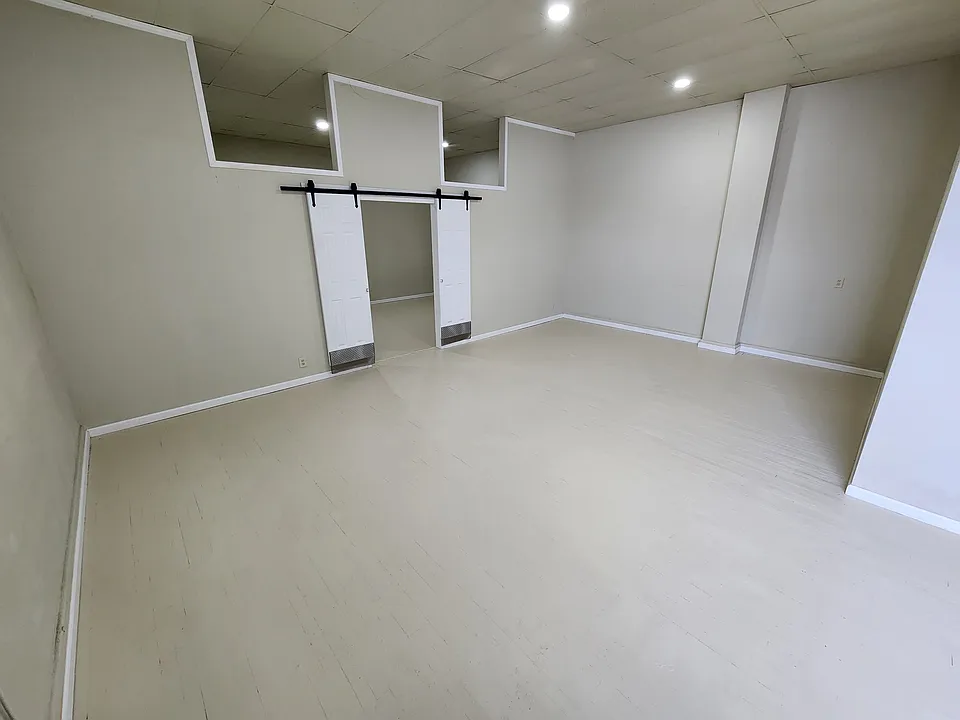 208 E Main St #3