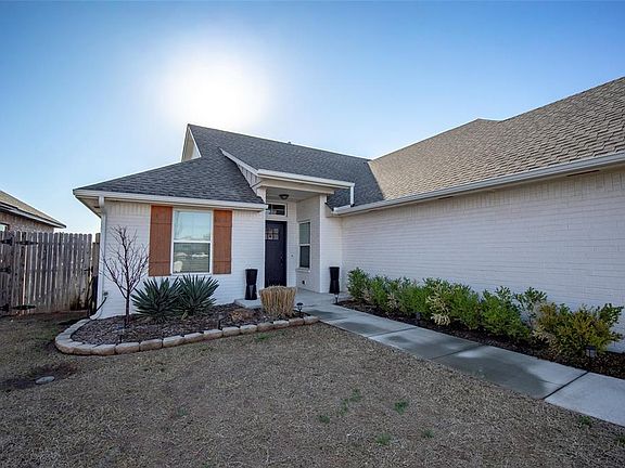 4th image of 2812 Wild Rose Ln
