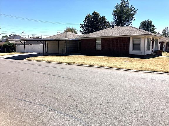 3rd image of 2116 Maple Dr