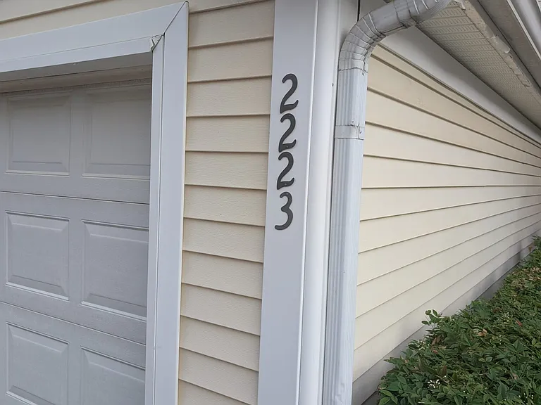 2223 Oak Hill Village Ln — Photo 1