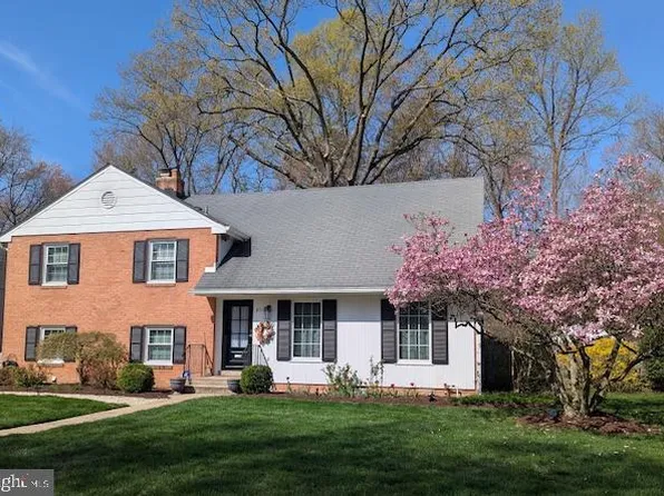 8514 Stable Dr, Alexandria, VA 22308