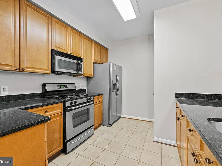 801 S Greenbrier St #215 — Photo 6