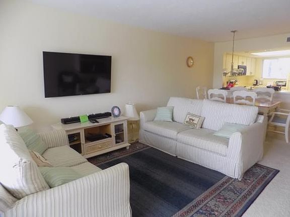 4th image of 889 Collier Ct #2304