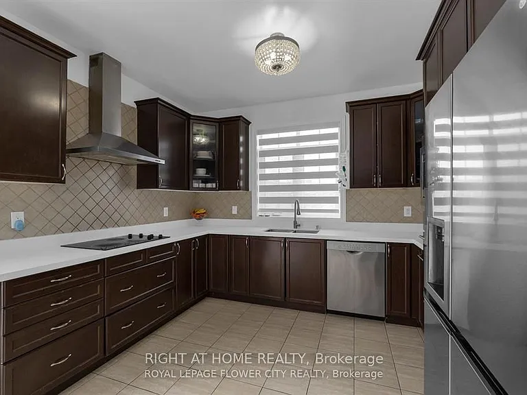 22 Vanwood Cres — Photo 24