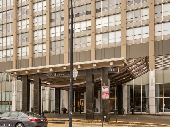 655 W Irving Park Rd APT 2213, Chicago, IL 60613
