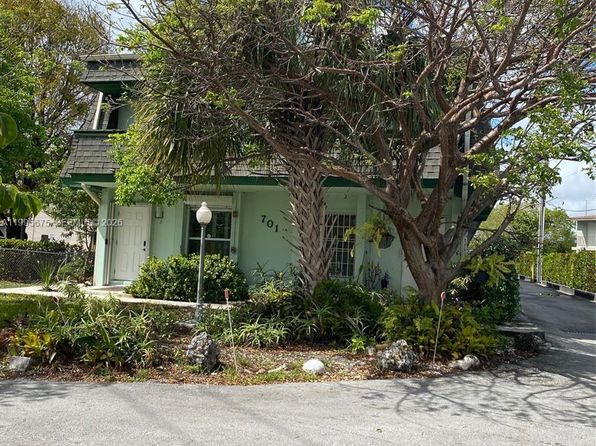 701 S Royal Poinciana Blvd APT 8