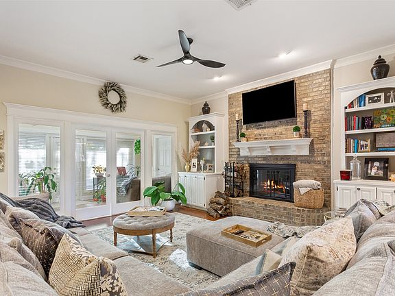 3rd image of 409 Shadow Mountain Dr