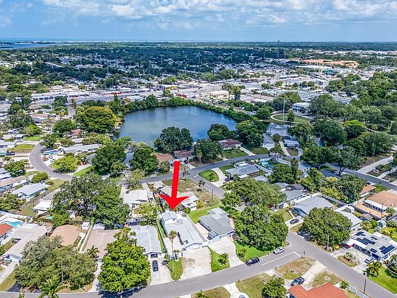 Fantastic location close to the beaches and in a No Flood/ No-Evac spot
