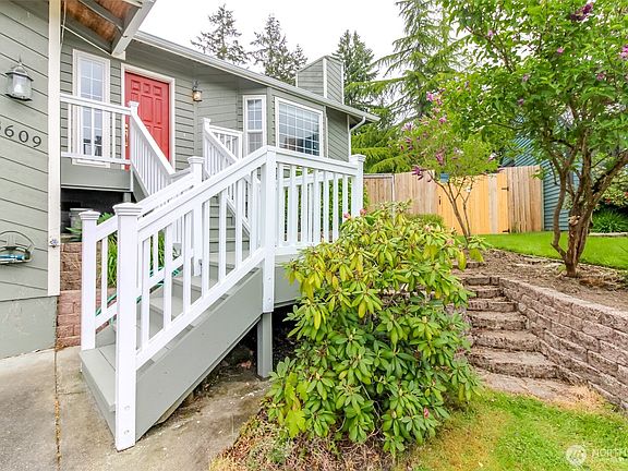2nd image of 3609 Orchard Street SE