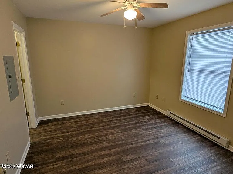 253 Underwood St — Photo 9