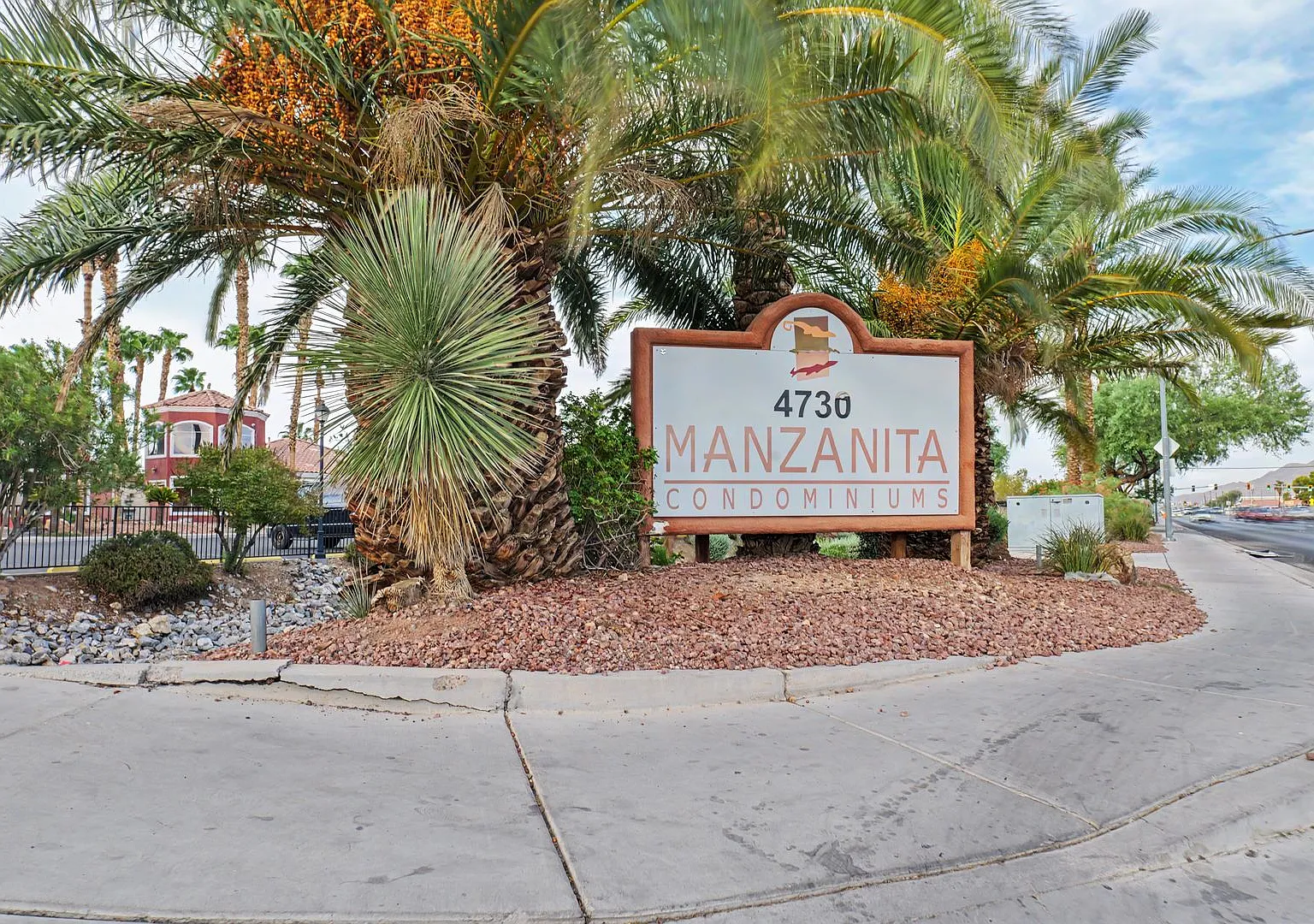 Spacious 2bed/2bath Condo * Second Floor Unit* — Photo 2
