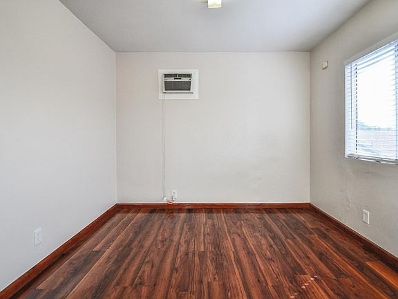 3rd image of 641 Loranne Ave