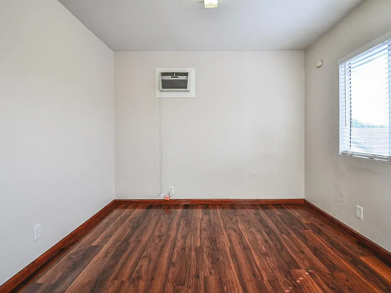 641 Loranne Ave — Photo 3