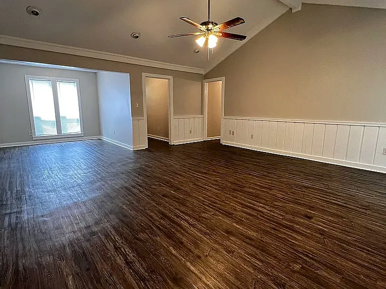 8100 Shallow Glen Trail — Photo 2