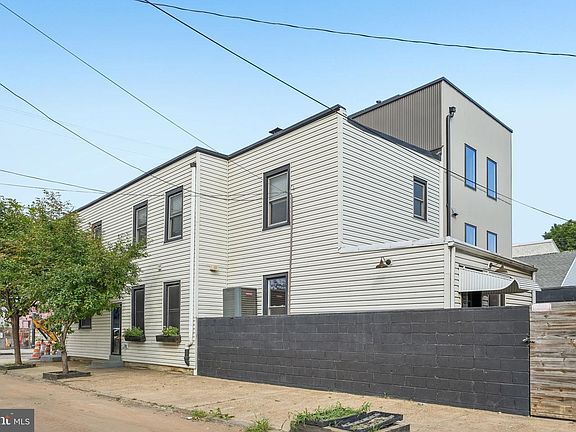 2nd image of 2615 E Tioga St