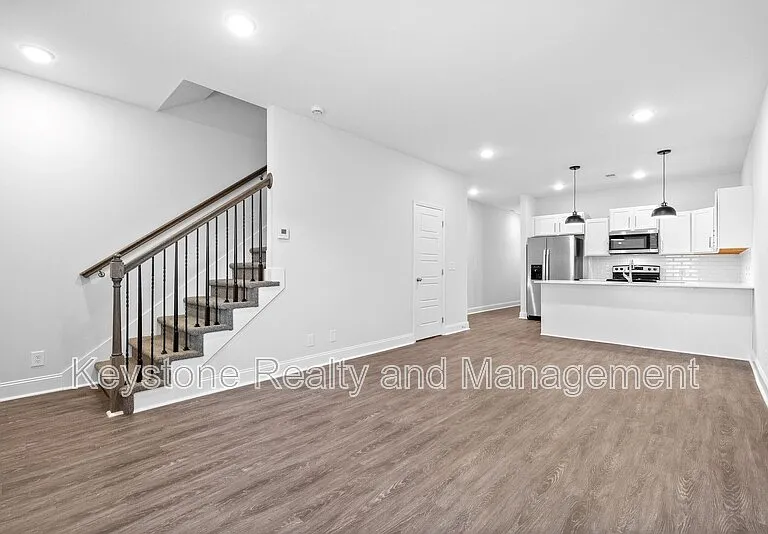 750 Tracy Ln #J-104 — Photo 7