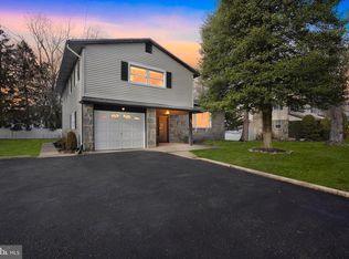 323 Parry Rd, Cinnaminson, NJ 08077